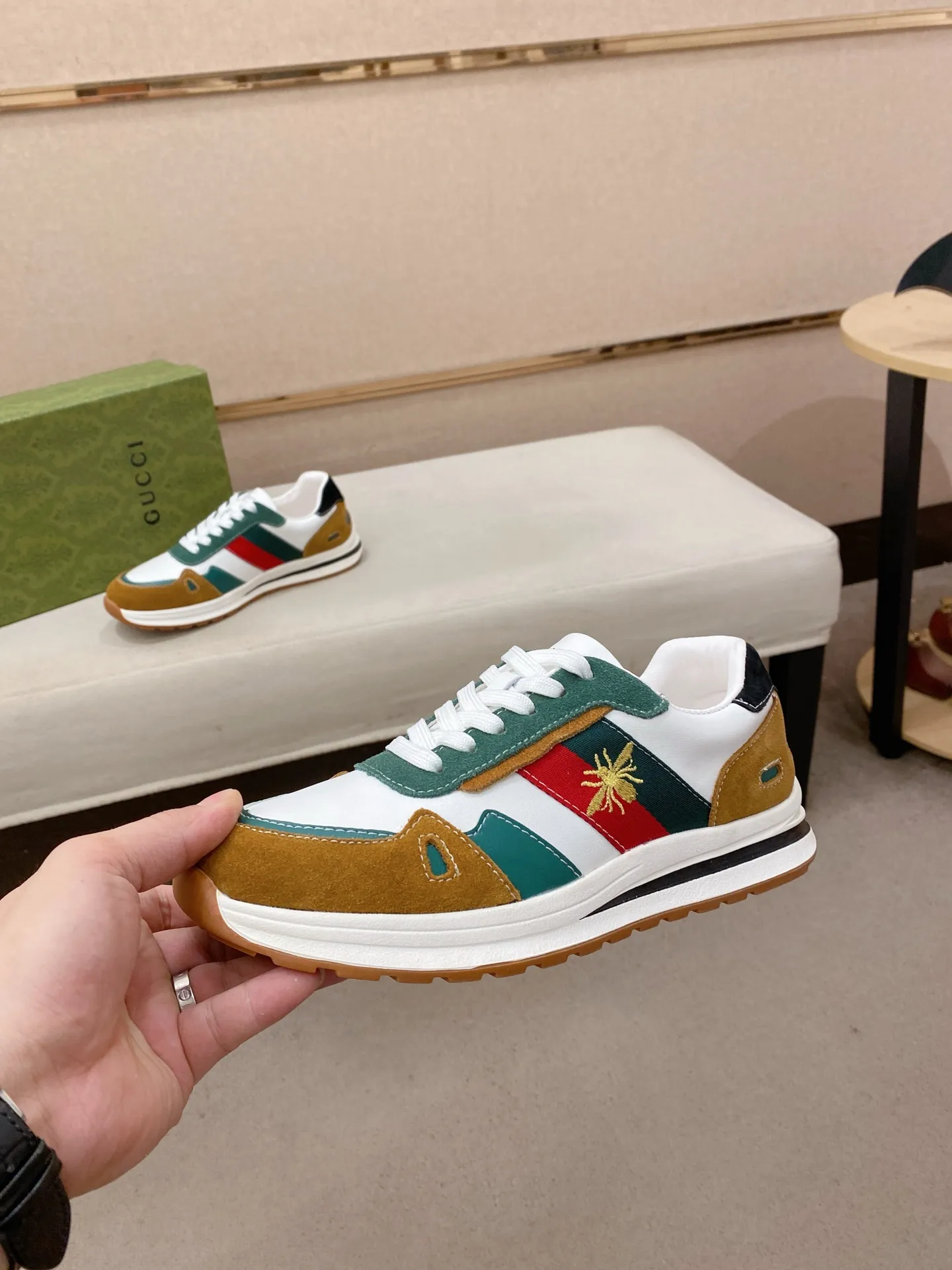 Men's shoes 💰 420💰🇮🇹🇮🇹GUCCI (Gucci) top 🔍🔍 new models are on sale at the same time, uppers 🇮🇹 imported first-layer cowhide from Italy. Fully imported genuine leather lining💪💪, completely 1⃣️ to 1⃣️🇮🇹💪💪, ⚠Sole: Original sole provided by the original factory, exclusive movable molded sole super comfortable, ⚠Original factory single goods, 🔍🔍high quality, you can come in and out at will, welcome to compare⚠. Code number:38-44